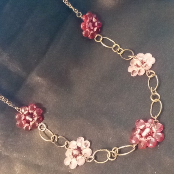 Vintage glass Flower beaded flower oval link chain necklace. Very pretty. - Picture 2 of 8